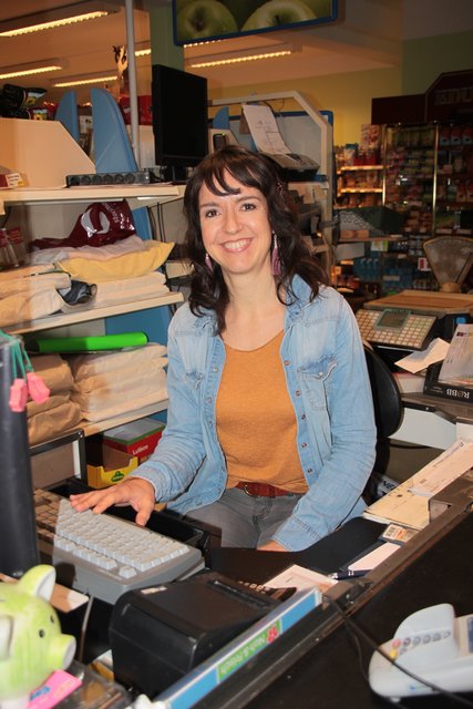 Ladenkasse statt Klingelbeutel: Theologin Monja Dieckmann im Lebensmittelladen