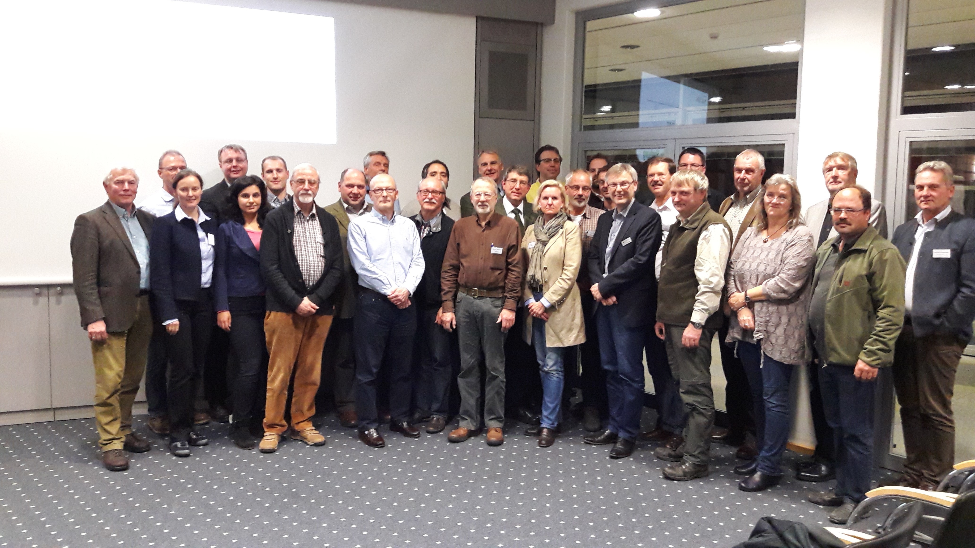 Die Mitglieder der Forstwirtschaftlichen Vereinigung Nordheide-Harburg diskutierten mit Interessenten
Strategien für die Waldentwicklung