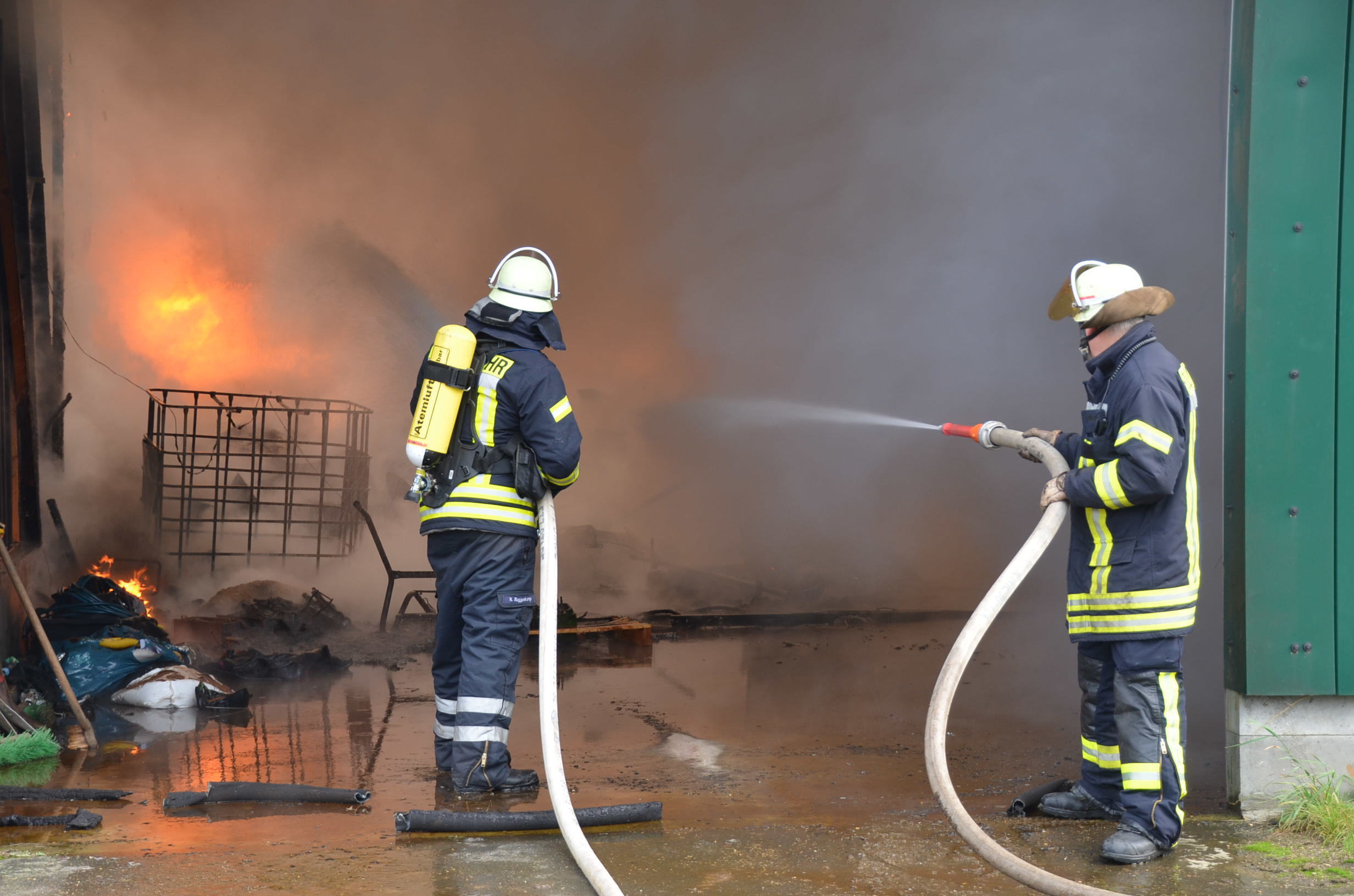 Die Feuerwehr hatte den Brand in der Trocknungshalle schnell unter Kontrolle