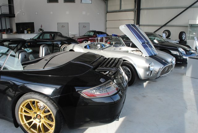 Spannende Fahrzeuge im neuen Showroom