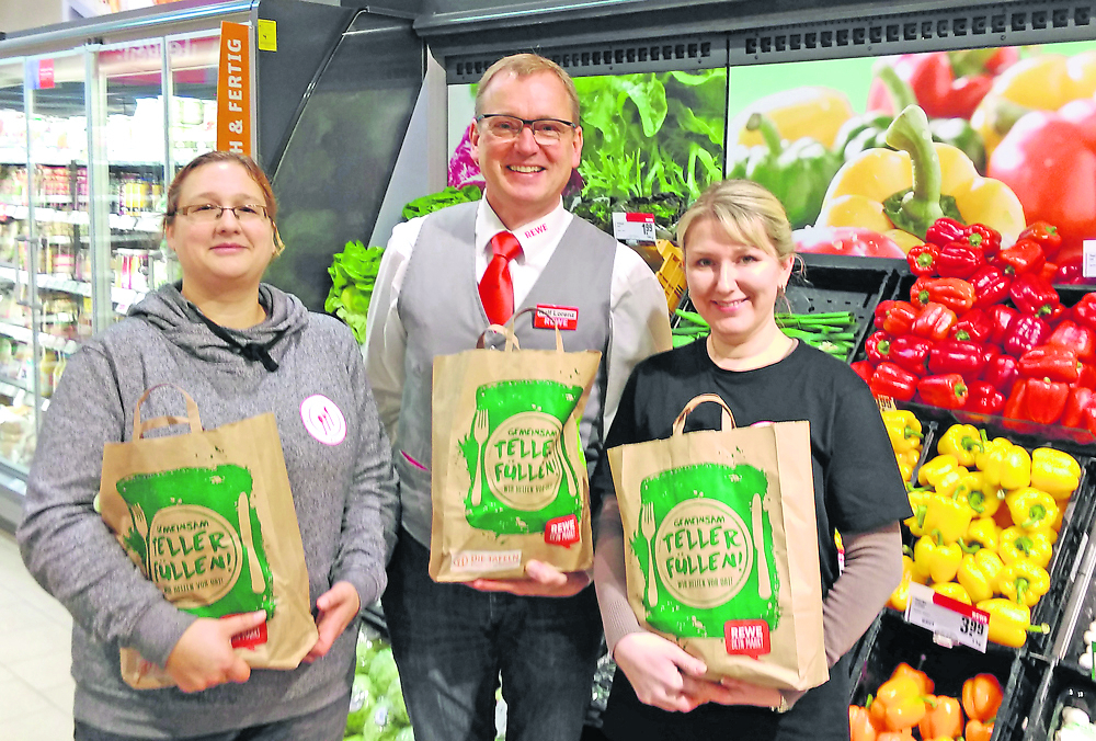 Freuten sich über den Erfolg der Aktion (v.li.): Natalie Turlach, Ralf Lorenz und Julia Hirschmayer