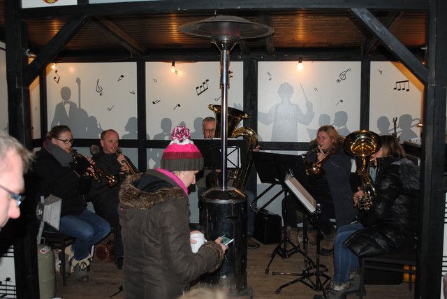 Spielte in der Musikbude: ein Quintett des Salzhäuser MTV-Blasorchesters