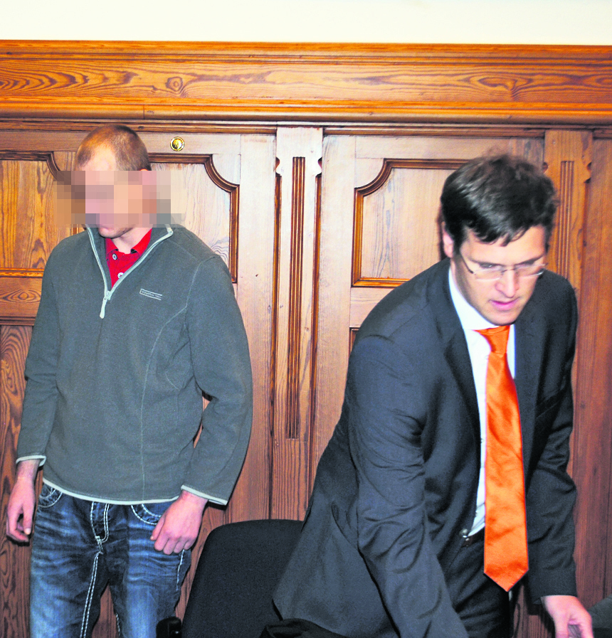 Der Angeklagte mit seinem Verteidiger Ralph Wichmann