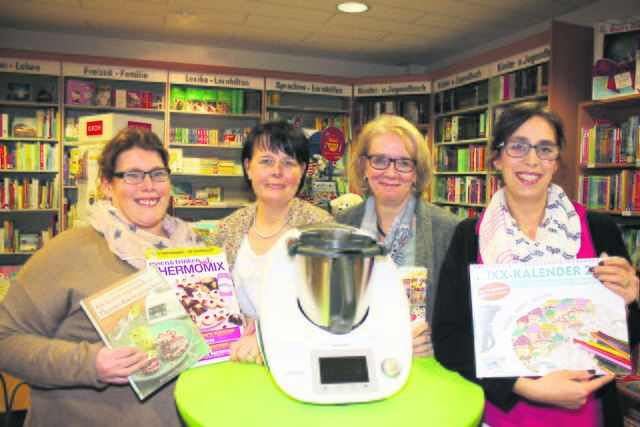 Rundum zufrieden mit dem Abend waren Heike Fittschen, Kerstin Müller, Tanja Schuldt und Pamela Löhden (v.li.): Sie verwöhnten die Besucher der "Bücherstube" mit kleinen Köstlichkeiten aus dem Thermomix. Wer auf den geschmack gekommen war, konnte die passenden Kochbücher kaufen