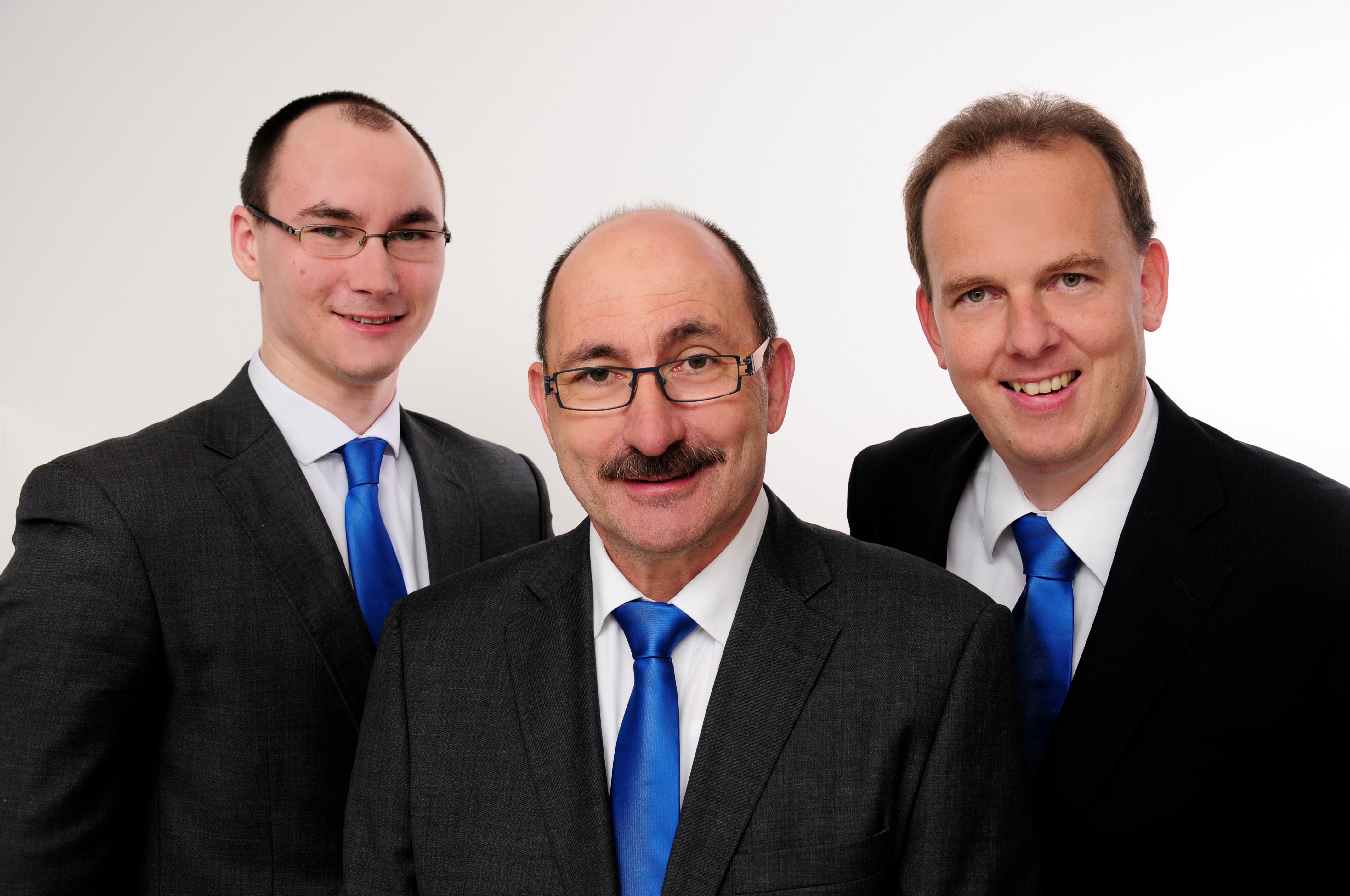 Freuen sich auf den neuen Standort (v.li.): Florian Scheuer, Wolfgang Scheuer und Kersten Sembach. Sie leiten das Versicherungskontor Süderelbe