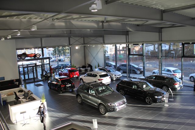 Modern und lichtdurchflutet: die neue Audi- und Seat-Ausstellung im Autobmobil-Kompetenz-Zentrum Eberstein