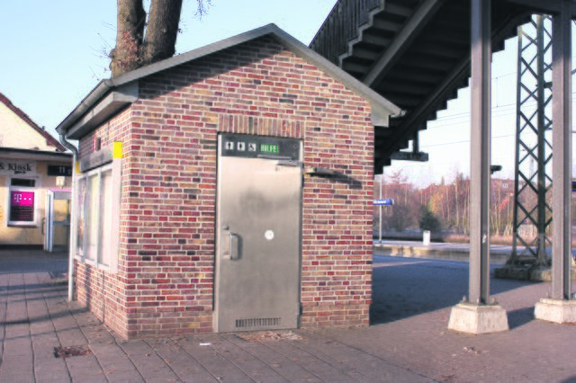 Das Klohäuschen am Buchholzer Bahnhof