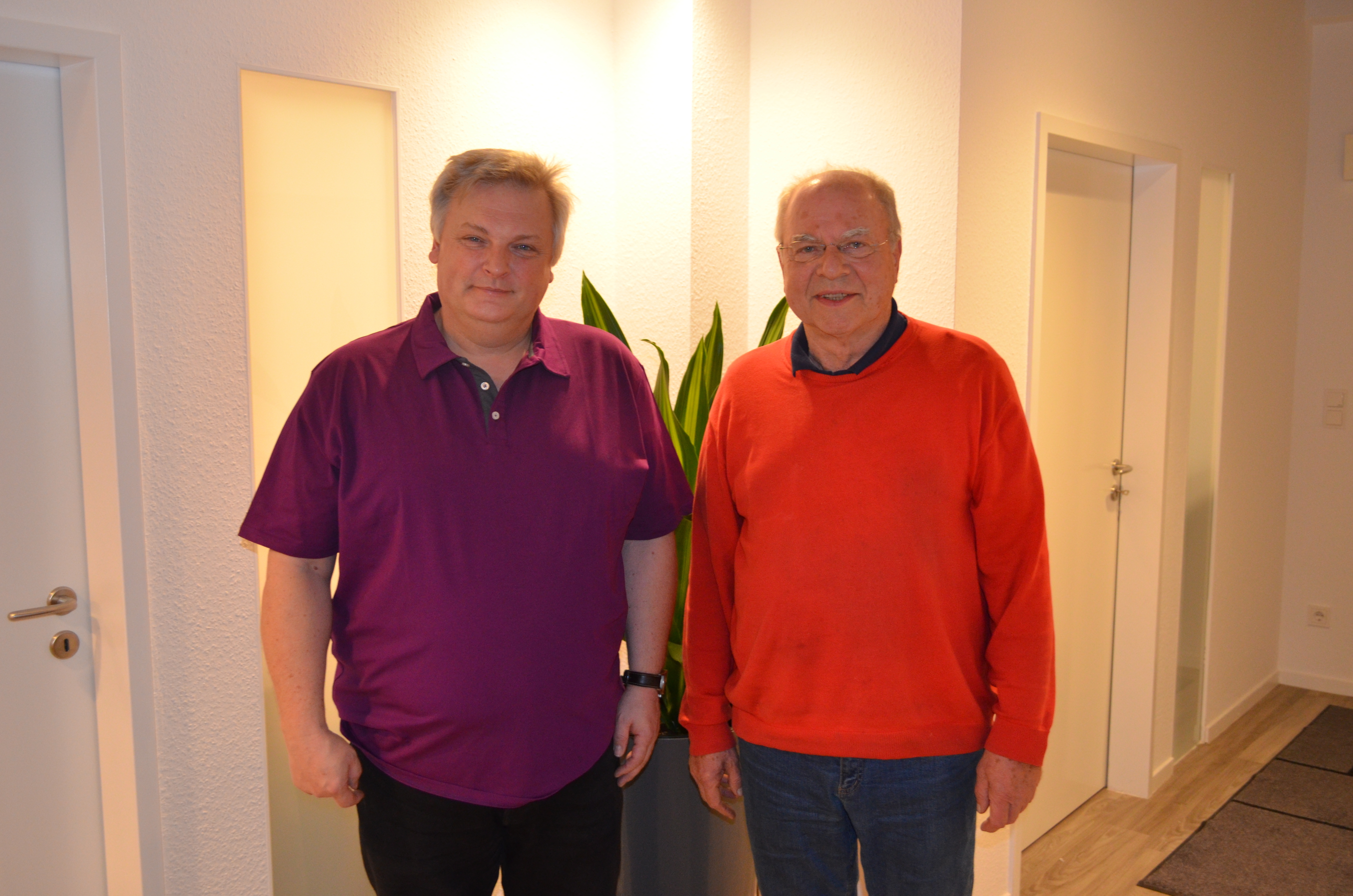 Dr. Jürgen Thaler (re.) freut sich, mit Dr. Lars Suhrbier einen Kollegen im Praxisteam begrüßen zu können