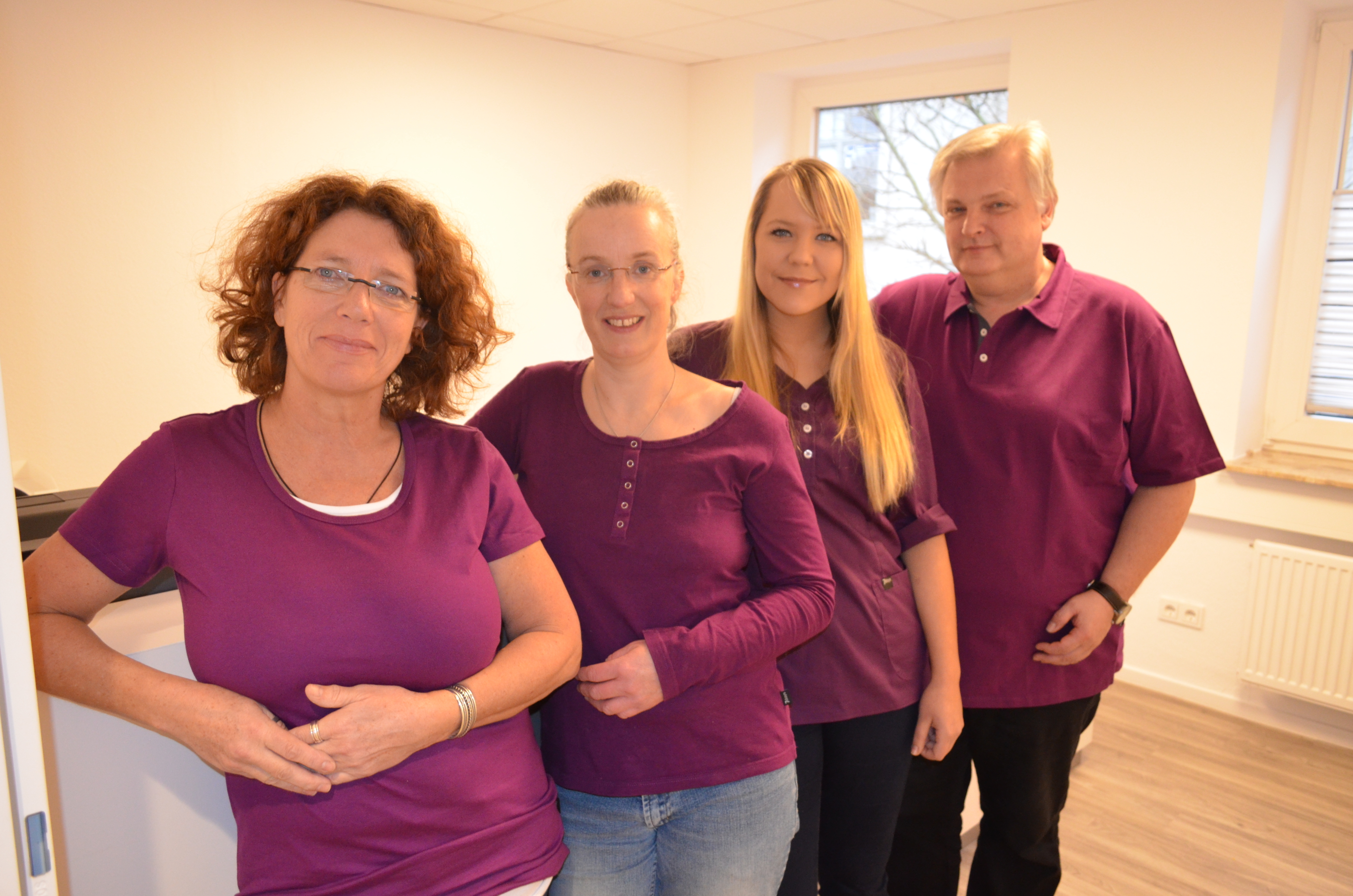 Das Team der Praxis von Dr. Jürgen Thaler (v.li.): Mabel Bonn, Kerstin Eisenblätter, Myriam Braun und Dr. Lars Suhrbier