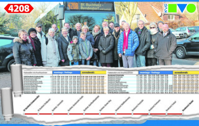 Ab dem 12. Dezember pendelt ein Bus zwischen Bendestorf und Buchholz. Darüber freuen sich Vertreter der Kommunen, des Landkreises und der KVG gemeinsam mit Fahrgästen