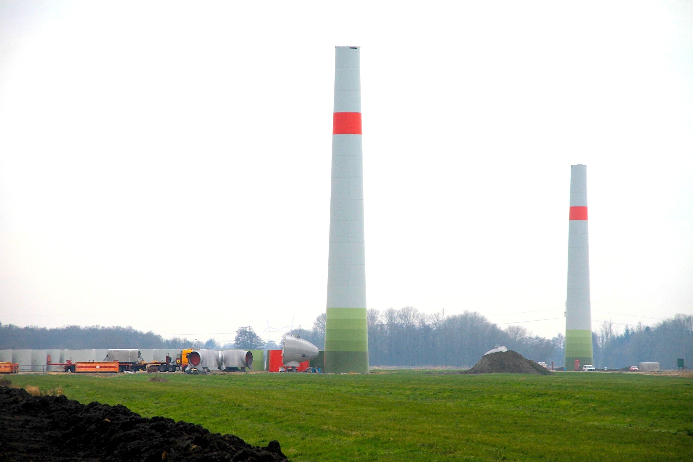 Betonpfeiler der Windspargel in Engelschoff