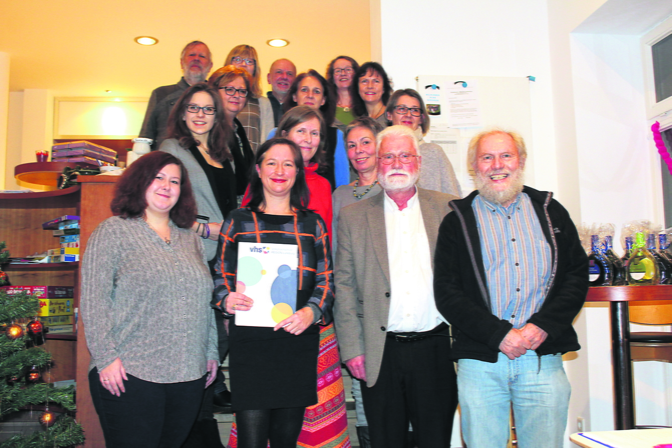 Die 13 Integrationslotsen und ihre Dozenten
