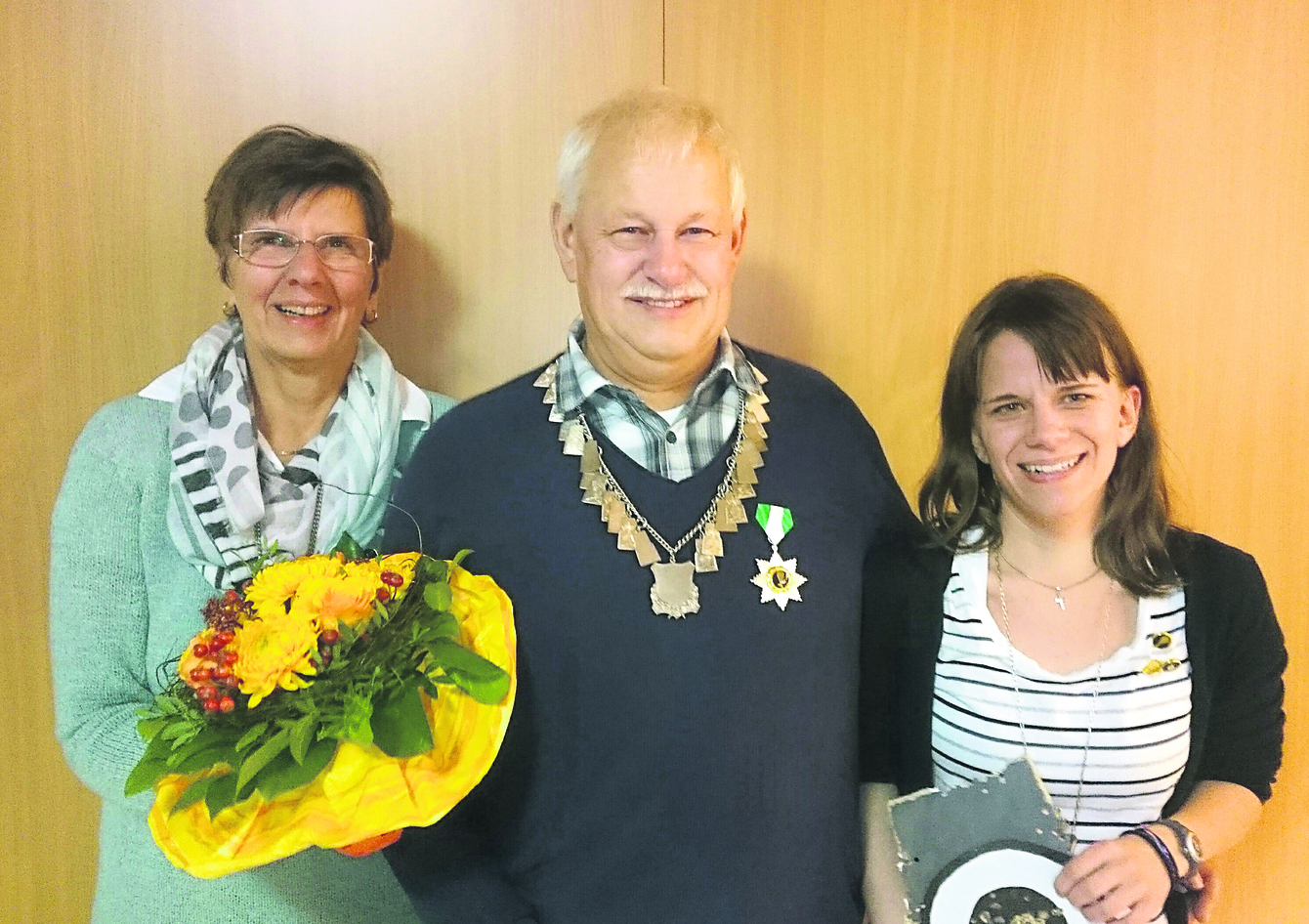 Die Vogelmajestäten (v. li.): Ursula Reiß, Wilfried Vehling und Sabrina Peters