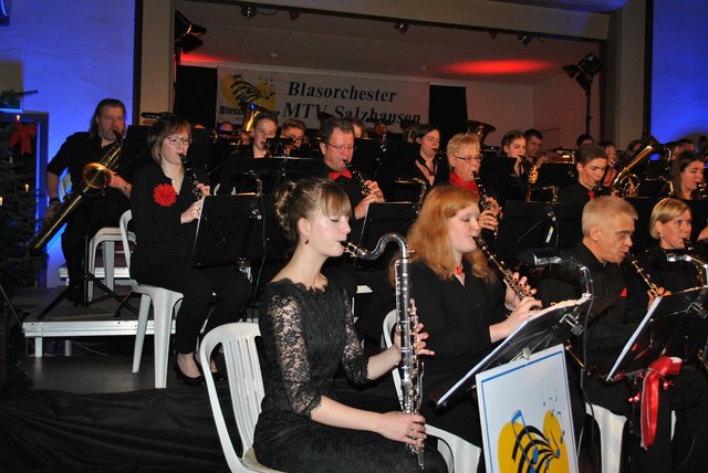 Ihnen geht nie die Puste aus: die Klarinetten-, Querflöten- und Bläsersektionen des Orchesters