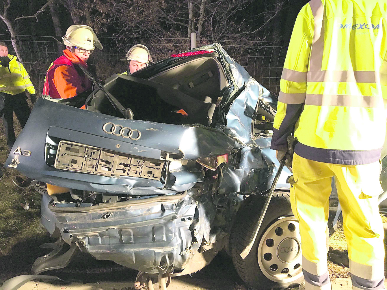 Der Audi der Geisterfahrerin wurde bei dem Unfall völlig zerstört