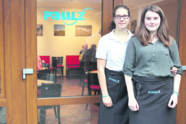 Die beiden Teamerinnen Johanne Tietböhl und Yasmin Pörtner sind mit viel Spaß dabei