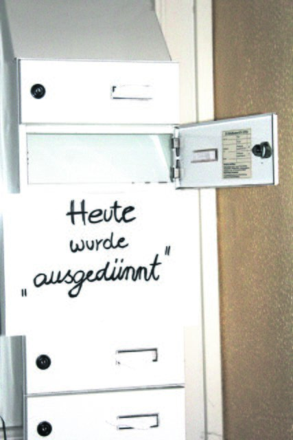"Ausdünnen" nennt die Post nach Aussagen eines Zustellers die Praxis, Sendungen verspätet auszuliefern