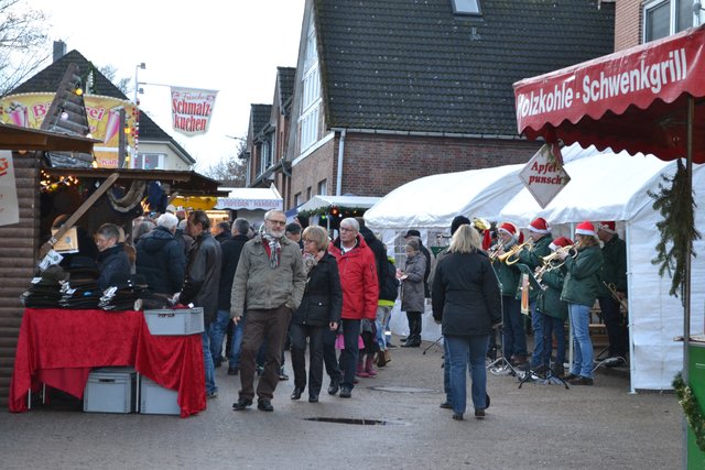 Klein, aber fein: Der Hollenstedter Weihnachtsmarkt war gut besucht