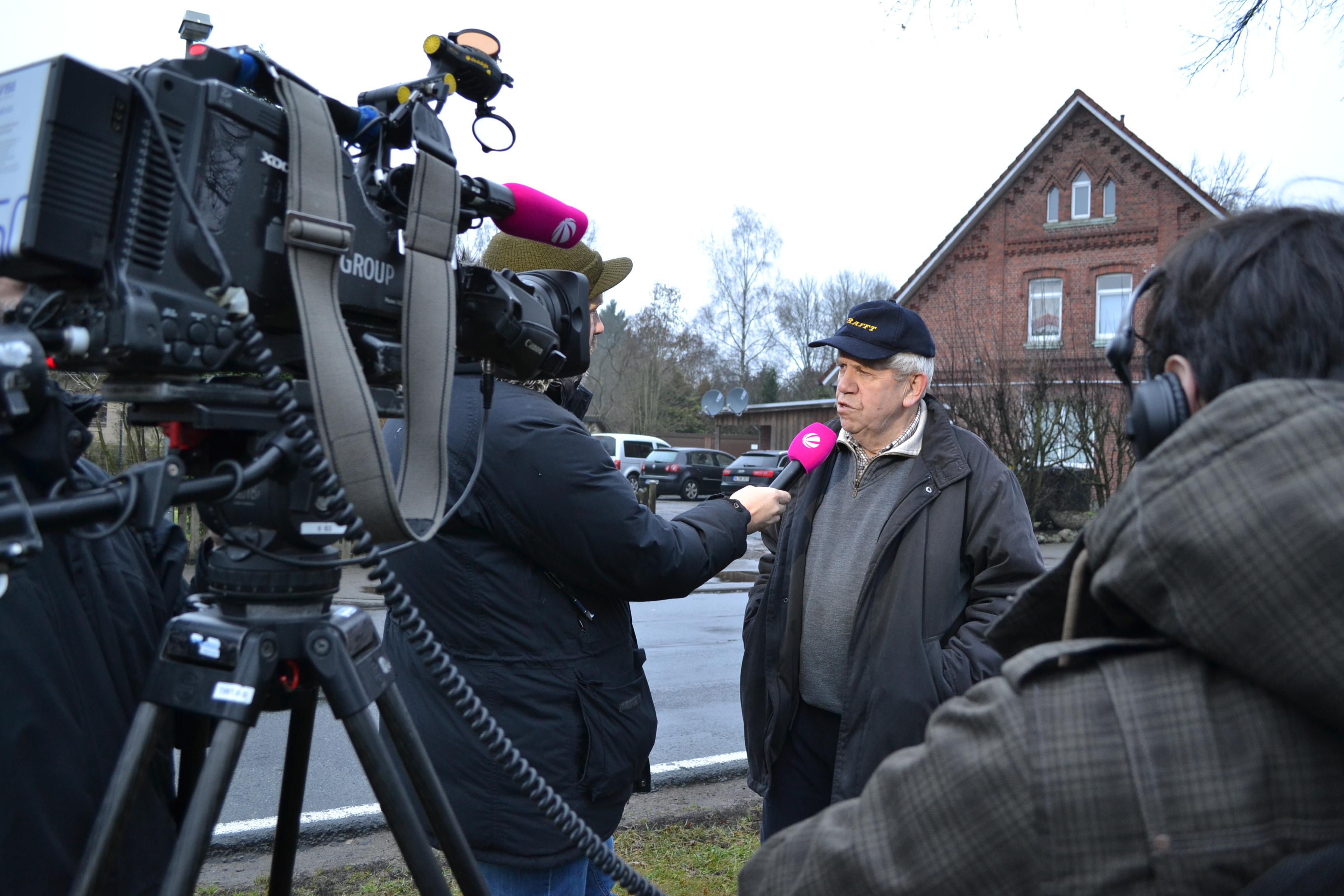 Ein Fernsehteam befragte Anwohner