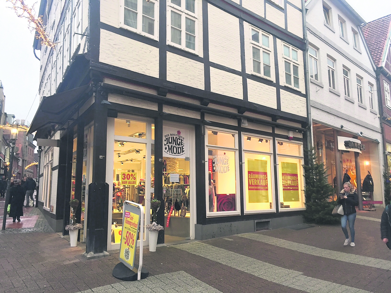 Inhaberin Birgit Gronau gibt nach nur einem Jahr mit ihrer Boutique "Junge Mode" an der Sattelmacherstraße auf