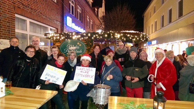 "Sol e Samba": Die Gruppe trommelte auf dem Stader Weihnachtsmarkt zugunsten der Flüchtlingshilfe