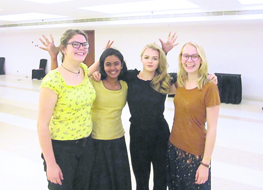 UNESCO-Schülerinnen in Indien: Johanna aus Winsen (2. v. re.) mit (v. li.) Anna (Bayern), Angel (Trivandrum) und Rebekka (Bayern)