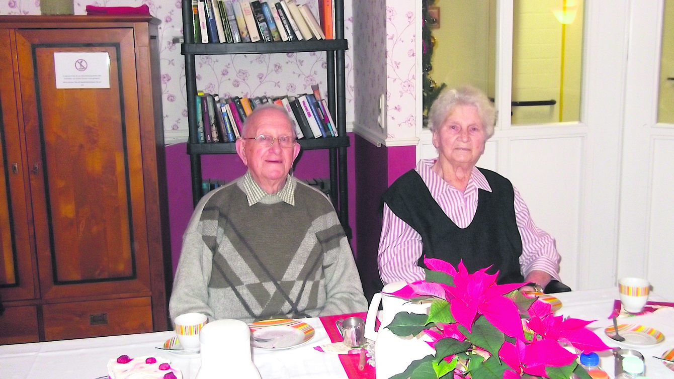 Heimbewohnerin Charlotte Kernbach und ihr Ehemann Helmut