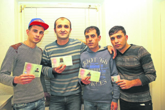 Haben am Neujahrstag offiziell Geburtstag (v.li.): Die Flüchtlinge Sado, Ahmet, Khalid und Khalaf