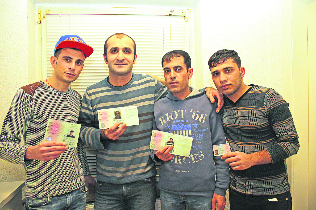 Haben am Neujahrstag offiziell Geburtstag (v.li.): Die Flüchtlinge Sado, Ahmet, Khalid und Khalaf