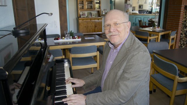 Musiker und Chorleiter Peter Runck hat das Netzwerk "Tüdelband" gegründet