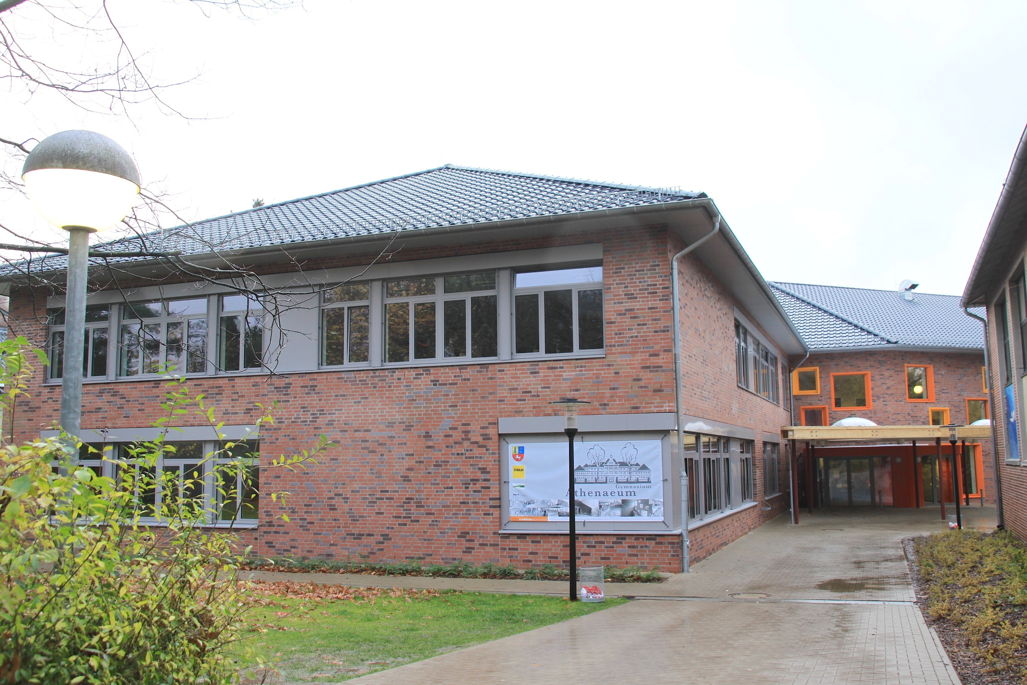 Grundschüler aus Hollern-Twielenfleth und Steinkirchen sollen künftig nicht mehr auf das Athenaeum (Foto) wechseln, sondern auf das Vincent-Lübeck-Gymnasium