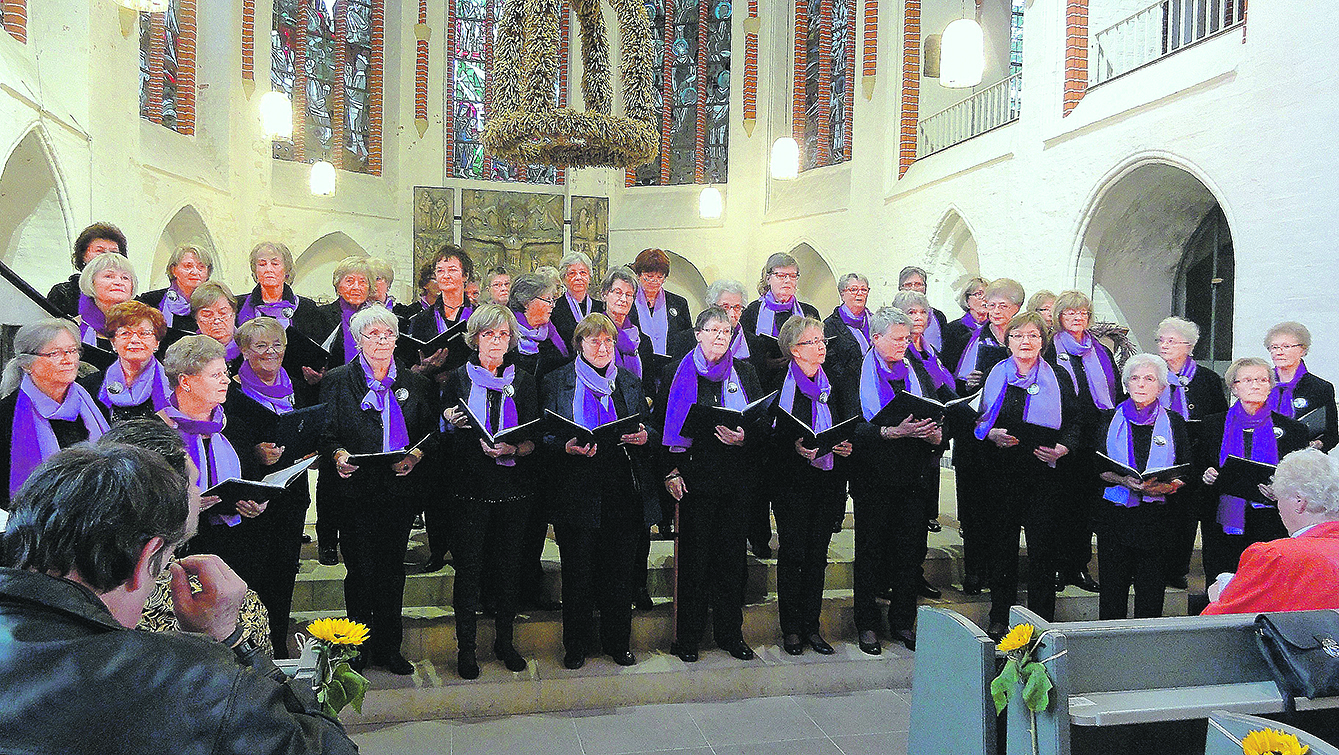 "Viva la Musica - Es lebe die Musik": der Frauensingkreis Winsen stimmte das Konzertmotto an