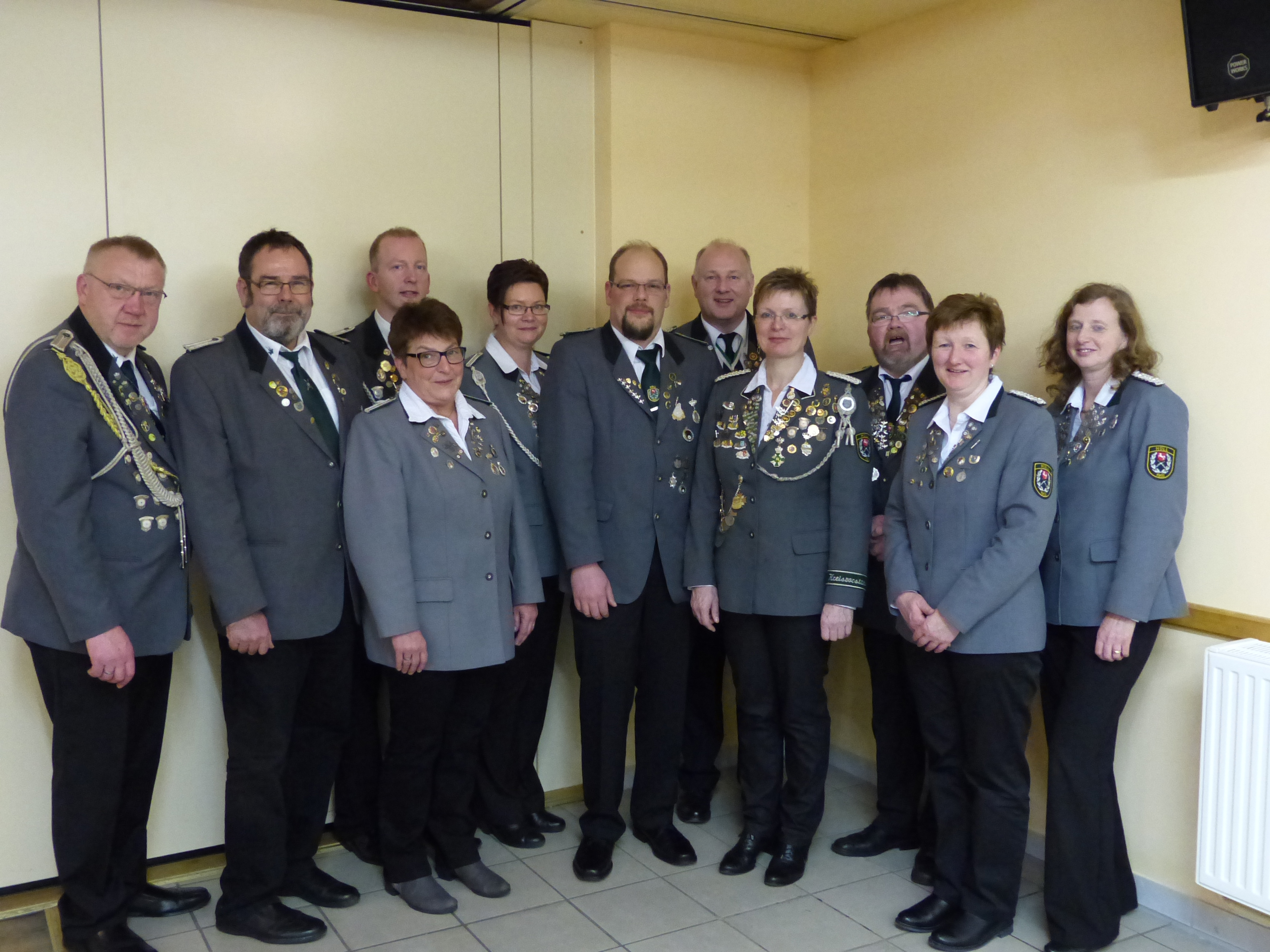 Der Schützenvorstand (v. li.): Edwin Wolff, Heinz Treudler, Thomas Perschon, Anke Wolff, Sonja Sommerfeld, Per-Ole Offermann, Ralf Umland, Sabine Schütt, Uwe Sommerfeld, Gabi Kück, Martina Oellrich