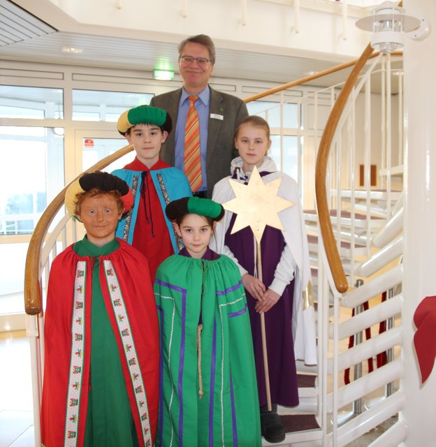 Dirk ter Horst begrüßte die Sternsinger im Rathaus | Foto: Gemeinde Seevetal