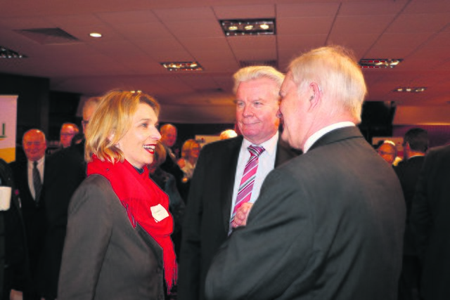 Im Gespräch: Svenja Stadler mit den CDU-Ratsmitgliedern 
Dr. Heiner Austrup (Mitte) und Klaus-Dieter Rommel