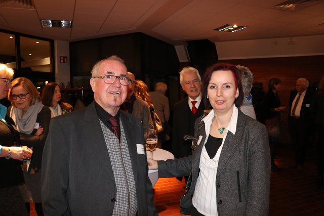 SPD-Ratsherr Helmut Schild mit Fleestedts 1. stv. Bürgermeisterin Nicole Krüger (SPD)