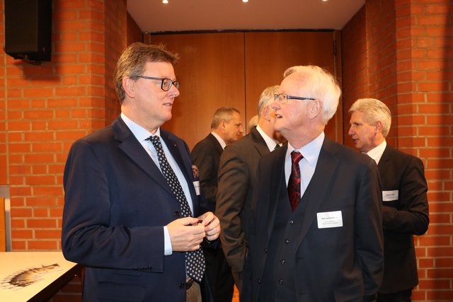 Michael Grosse-Brömer (li.), Parlamentarischer Geschäftsführer der CDU/CSU-Bundestagsfraktion mit Wilfried Uhlmann, Kreisvorstand der Mittelstandsvereinigung