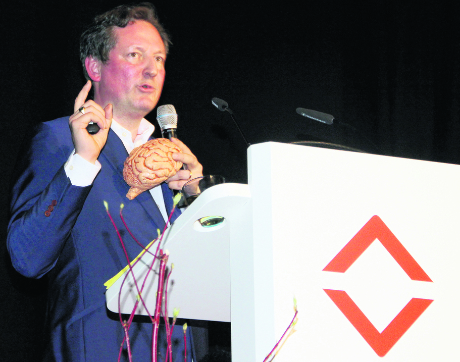 Öfter mal das Hirn benutzen, rät der Mediziner und Moderator