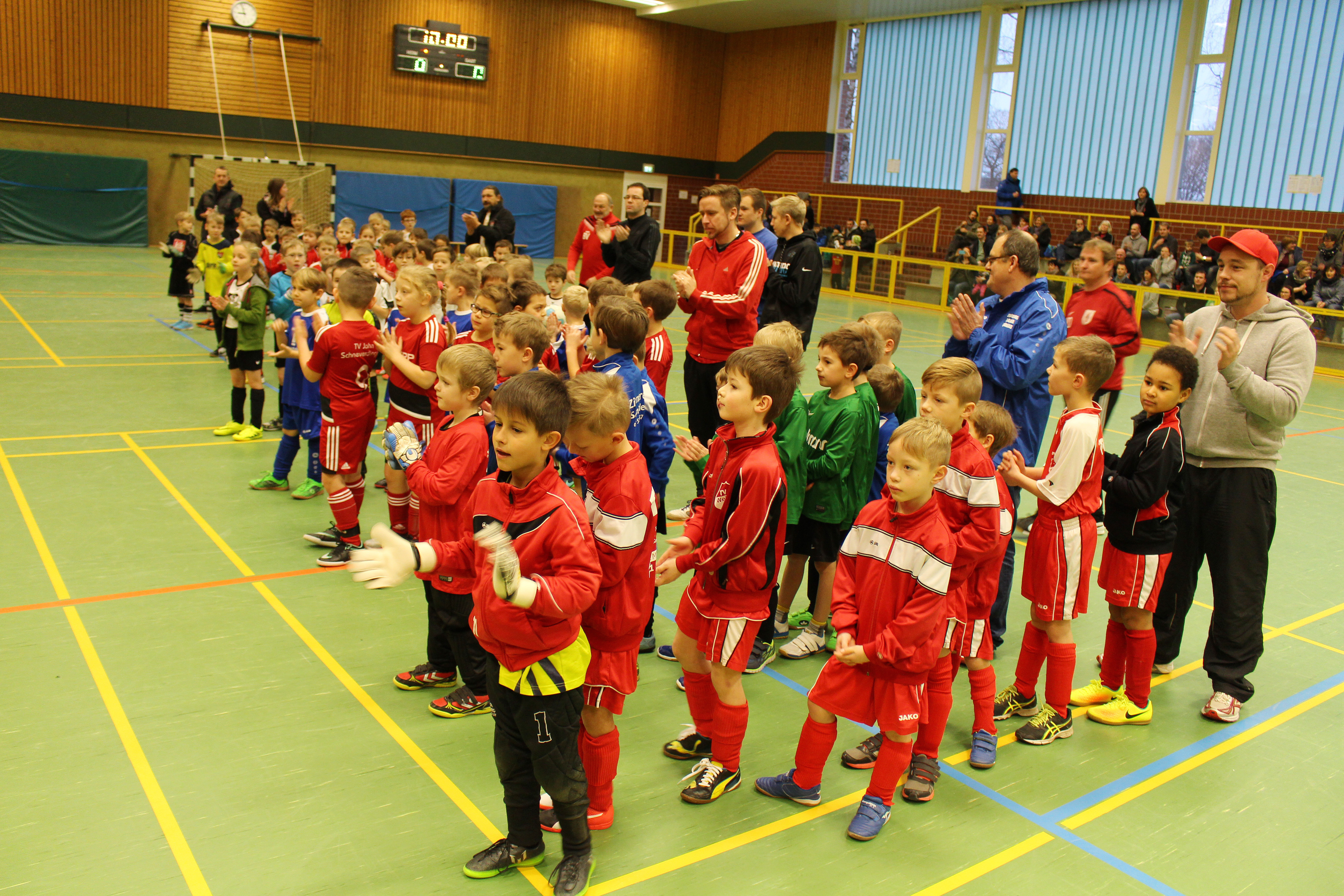 Das Turnier in Welle begann mit den ganz kleinen Kickern aus der U8