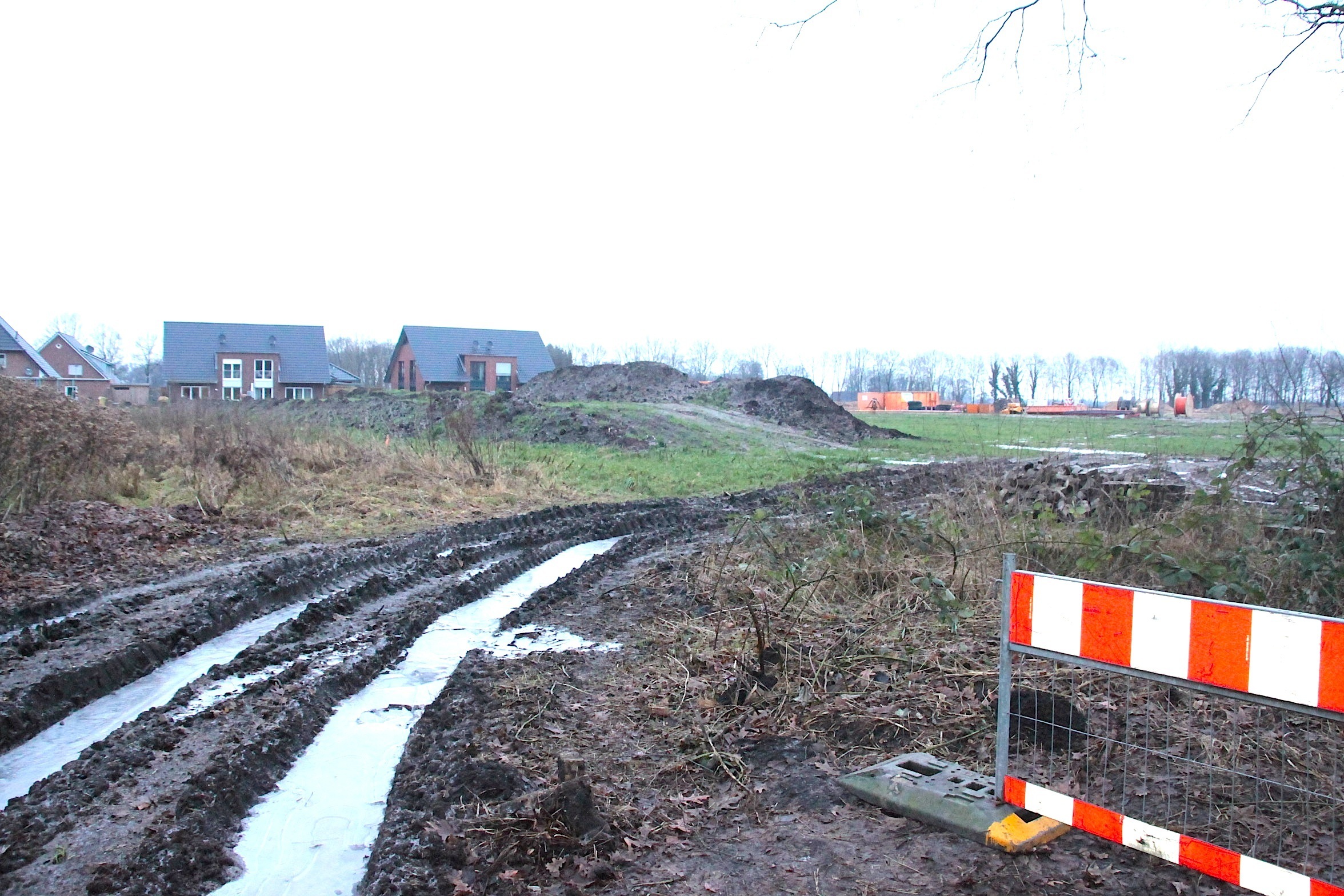 Baustellenauffahrt zum Neubaugebiet "Bei der Porta-Coeli-Schule II"
