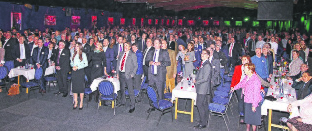 Rund 1.000 Gäste fanden sich in der Reithalle ein | Foto: jd