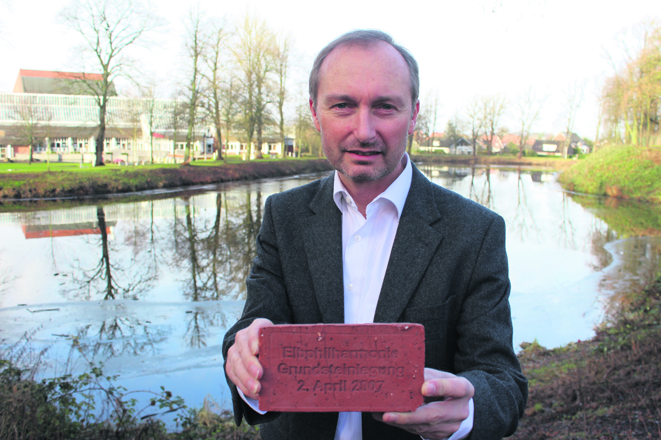 Uwe Raschen mit dem seltenen Erinnerungsstück