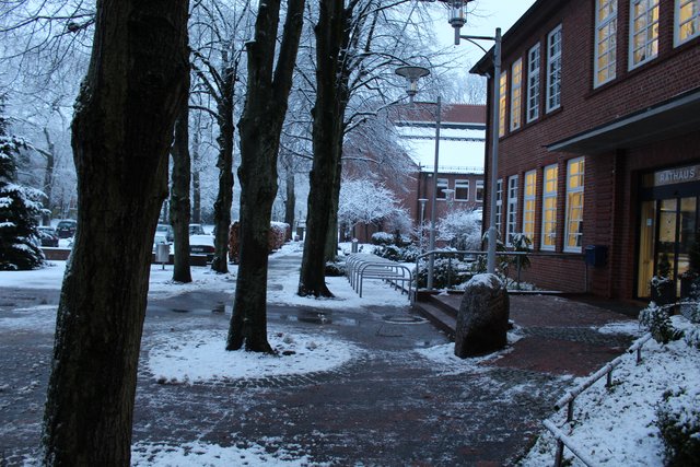 Winter vor dem Buchholzer Rathaus