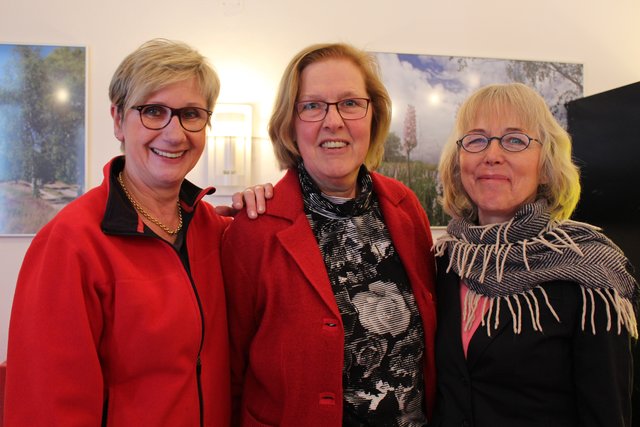 Angelika Kneupper (v. li.), Helga Hoppe und Elisabeth Brinkmann sorgten für einen reibungslosen Ablauf am Büfett