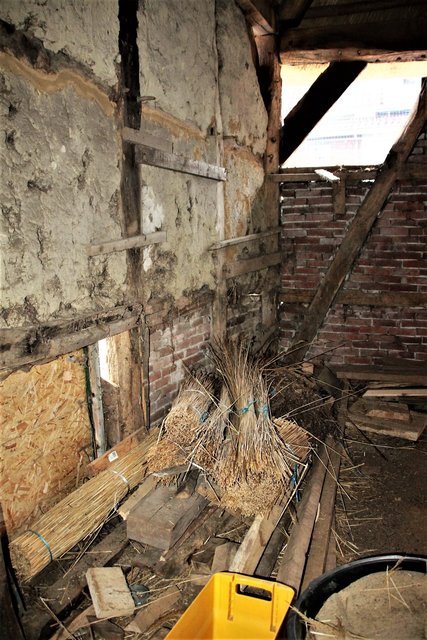 Gefache aus Lehm und Backsteinen