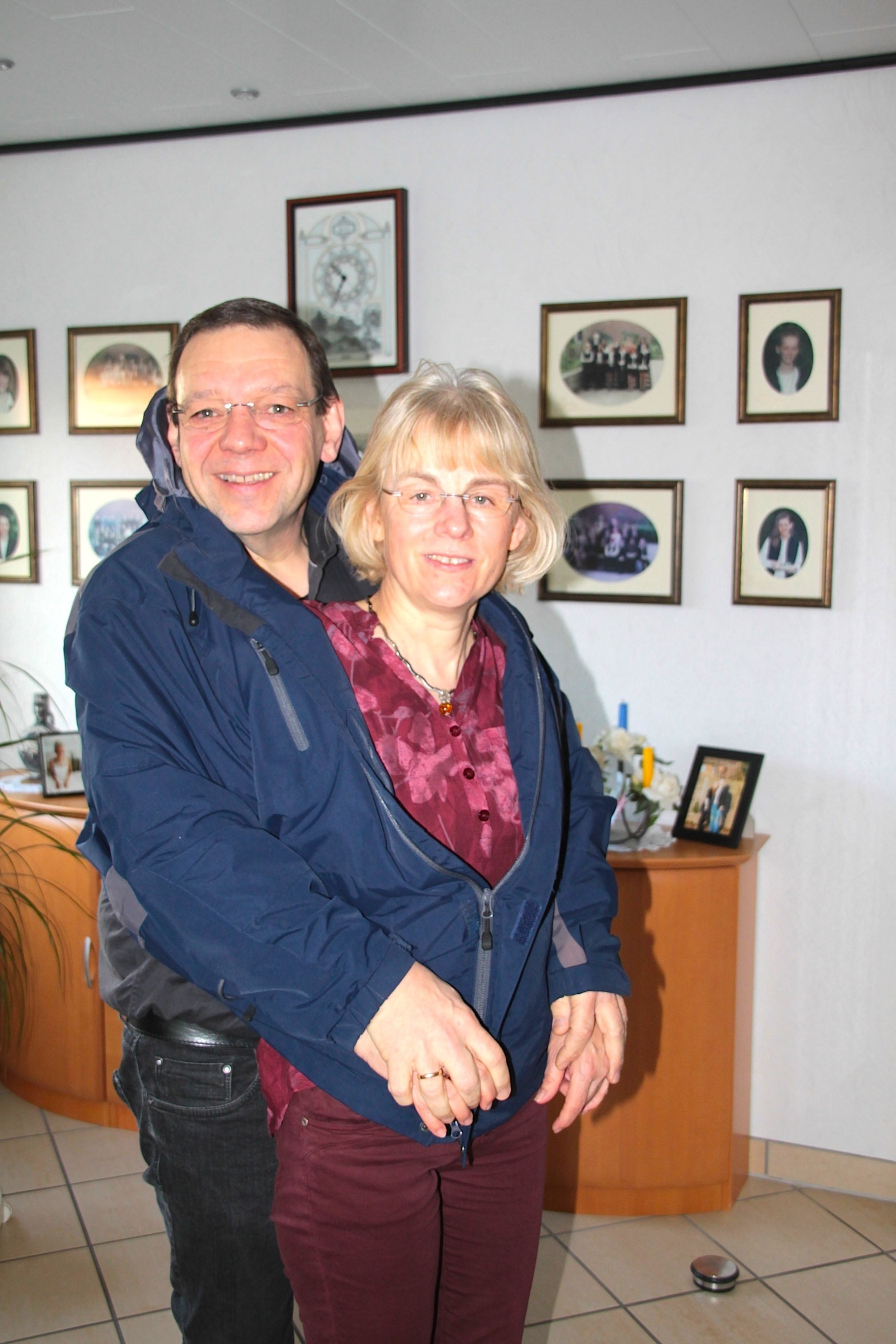 Früher bekam Andreas Thiemann seine Jacke, die er in einem Shop für Extra-Schwergewichtige in den USA kaufte, nicht zu. Heute passt sogar seine Frau Barbara mit hinein