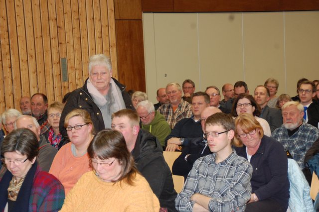 proppevolle Halle, viele Fragen