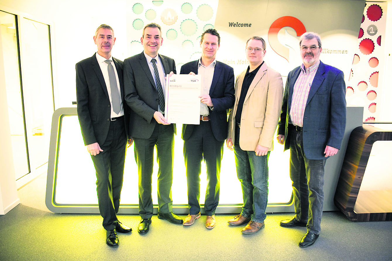 Dr. Torsten Birkholz (Geschäftsführer der DVGH-Landesgruppe Nord, v.li.) mit Stadtwerke-Geschäftsführer Christoph Born sowie den Bereichsleitern Olaf Schacht, Markus Kühlcke und Michael Teutsch