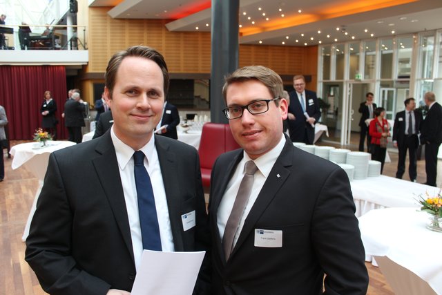 Christoph Kunst (Geschäftsführer Neue Buxtehuder Verlagsgesellschaft, li.) mit Frank Steffens (Cuxhavener Nachrichten)
