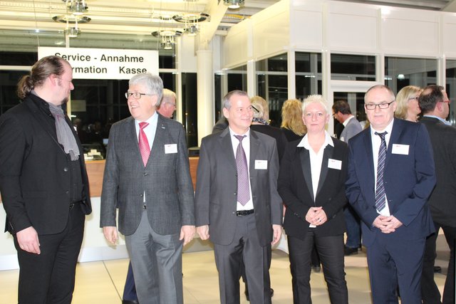 Empfangen und begrüßen die Gäste: Thorge Evers, Dirk Thobaben, Rainer Chamier, Heike Vollmers und Henning Münnecke von der MIT